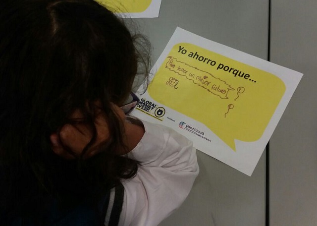 niña en el taller del ahorro