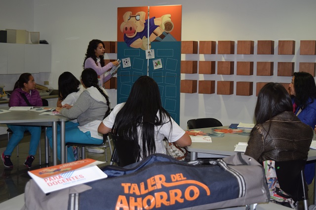 grupo de asistentes al taller del ahorro para profesores