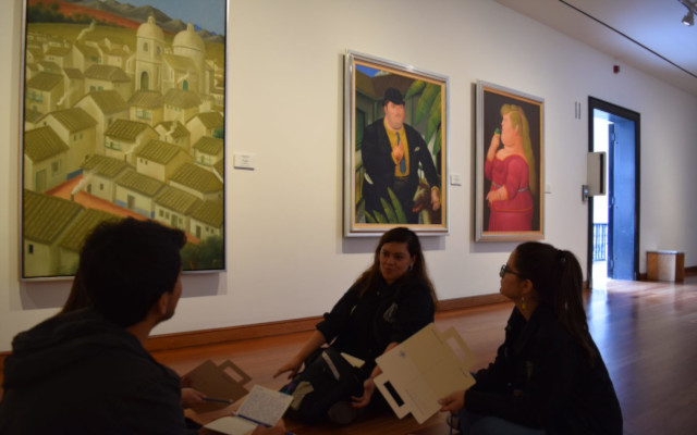 A partir de la selección de obras que hacen parte de la Colección de Arte del Banco de la República.