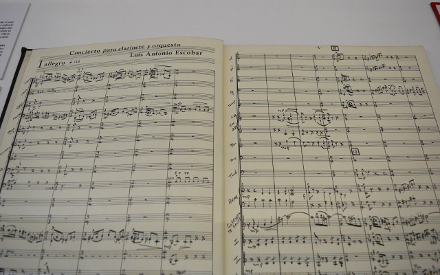 Partitura de "Concierto para clarineta y orquesta" de Luis Antonio Escobar