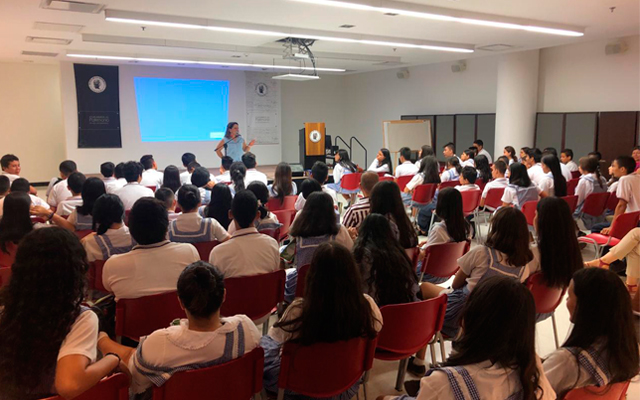 Estudiantes en la Semana Literaria de Neiva