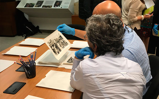 Asesor A Especializada Para Investigadores En Las Bibliotecas La Red Cultural Del Banco De La