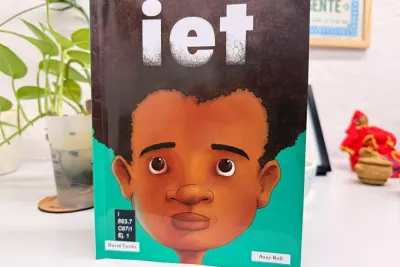 IET: Un viaje por el mar, la identidad y la libertad