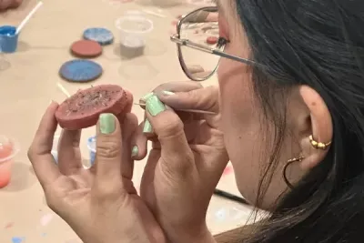 Geometrías ancestrales: diseño y códigos visuales en la cerámica Ciclo de talleres sobre técnicas cerámicas prehispánicas