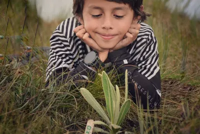 Los niños hablan de ambiente, de villanos a super héroes por el agua