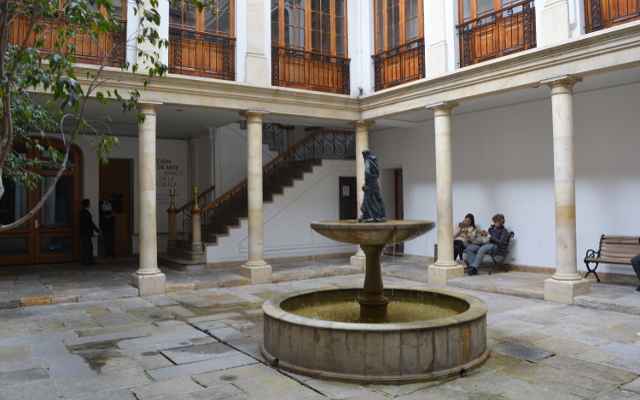 Biblioteca Luis Ángel Arango Casa Republicana - Patio interior