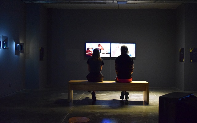 Sala de exposiciones temporales - Museo de Arte Miguel Urrutia- Exposición Temporal - El parqueadero. Video Errante
