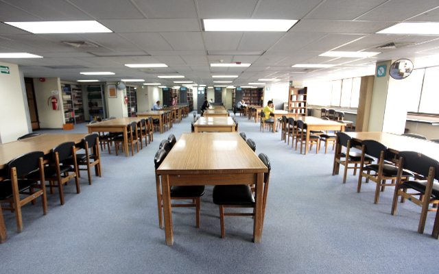 Sala de lectura de la biblioteca del Centro Cultural del banco de la República Pasto