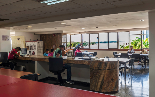 Sala de lectura de la Biblioteca del CentroCultural del banco de la república en Quibdó