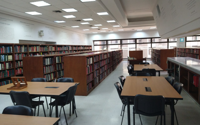Sala general de la Biblioteca del Banco de la República de Valledupar.